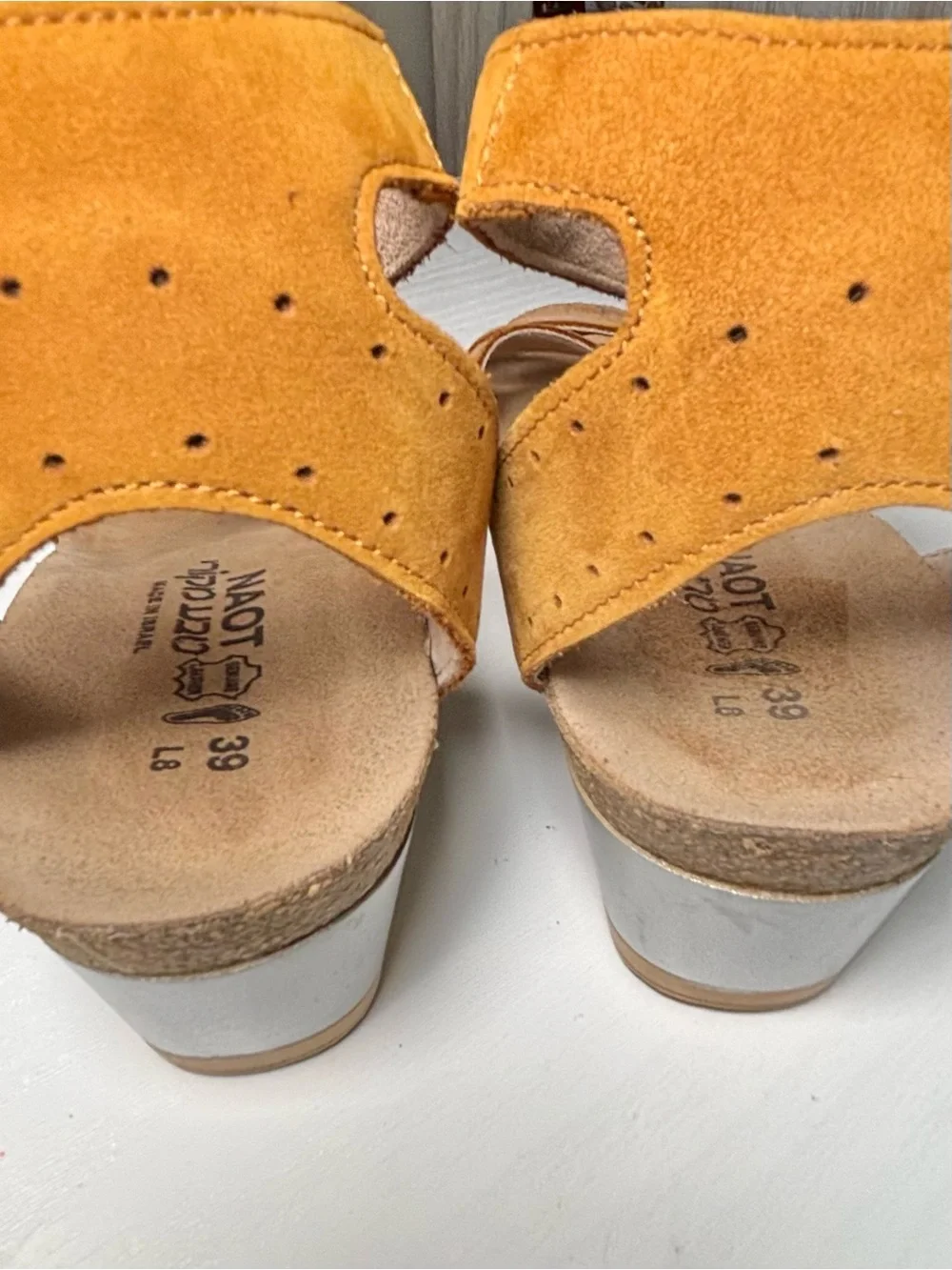 Naot Wand Wedge Sandal Amber Suede Leather Comfort Sandal Size EU 39 US 8